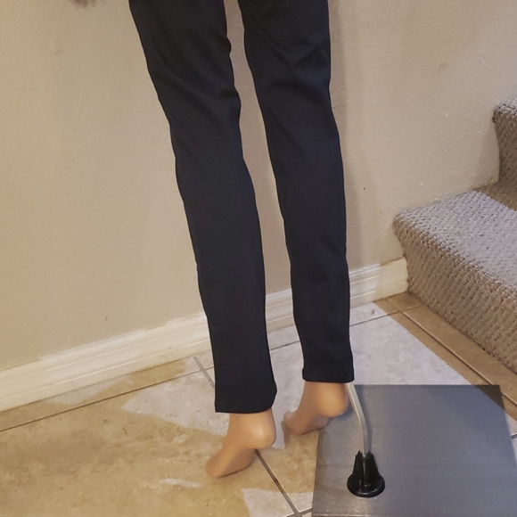 Lilly Pulitzer - Picture 5 of 9